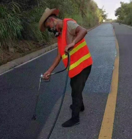 杨浦路面喷涂翻新彩色步道施工方案